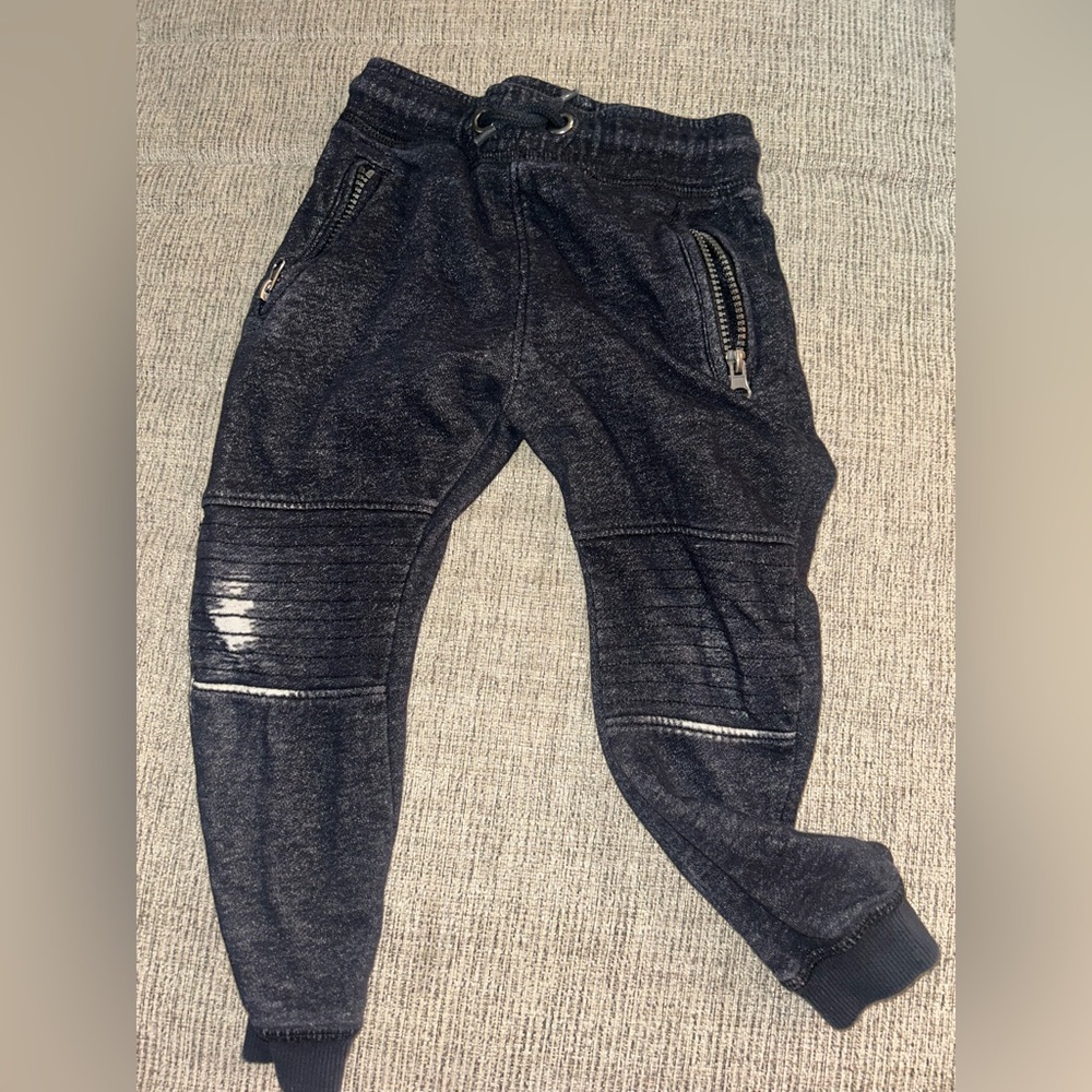 Lot of 5 pairs of sweatpants for kids size 3t - Picture 10 of 11